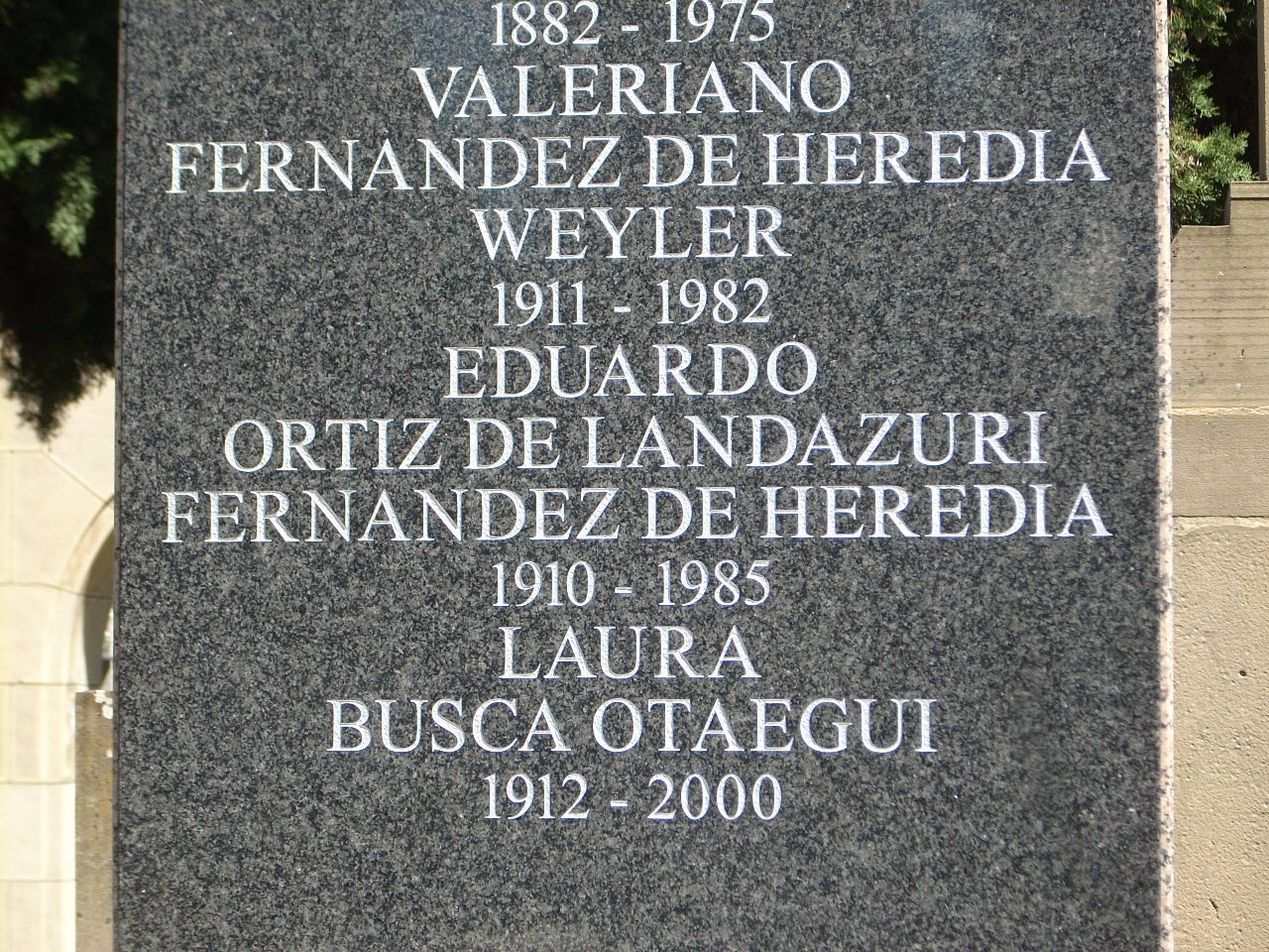 Eduardo Ortiz de Landazuri's tomb, Pamplona, Spain (7).JPG